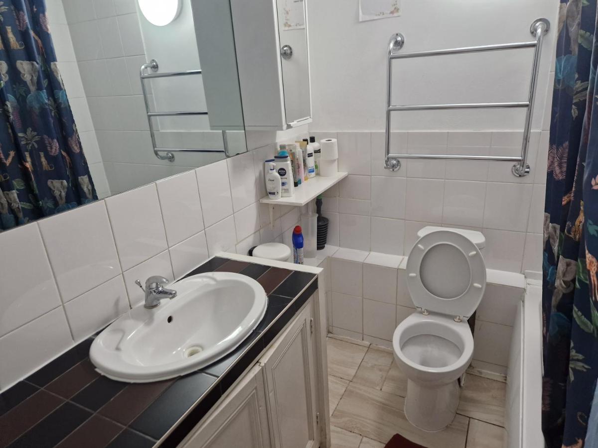 Apartament Twin Bed For Guests Londyn Zewnętrze zdjęcie