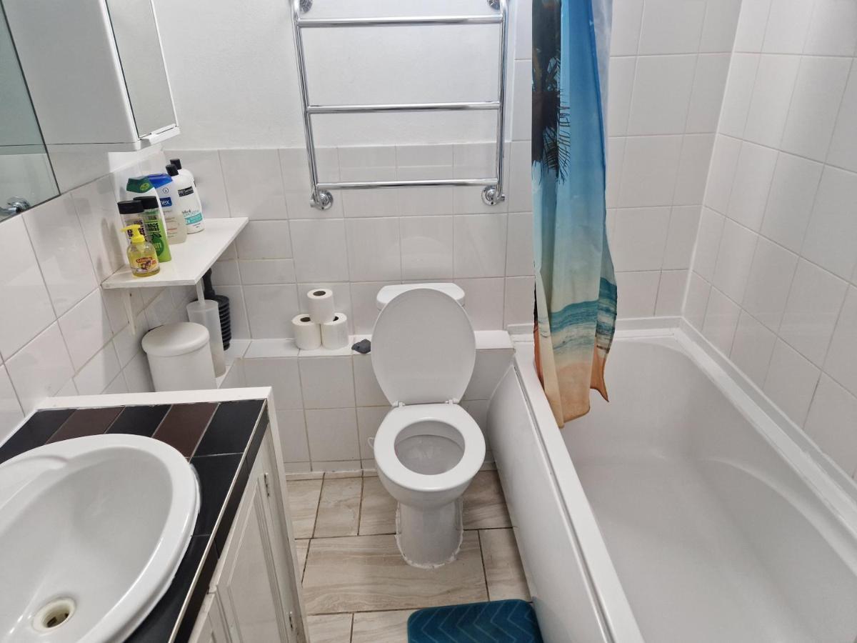 Apartament Twin Bed For Guests Londyn Zewnętrze zdjęcie