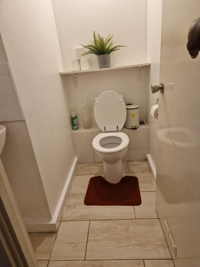 Apartament Twin Bed For Guests Londyn Zewnętrze zdjęcie
