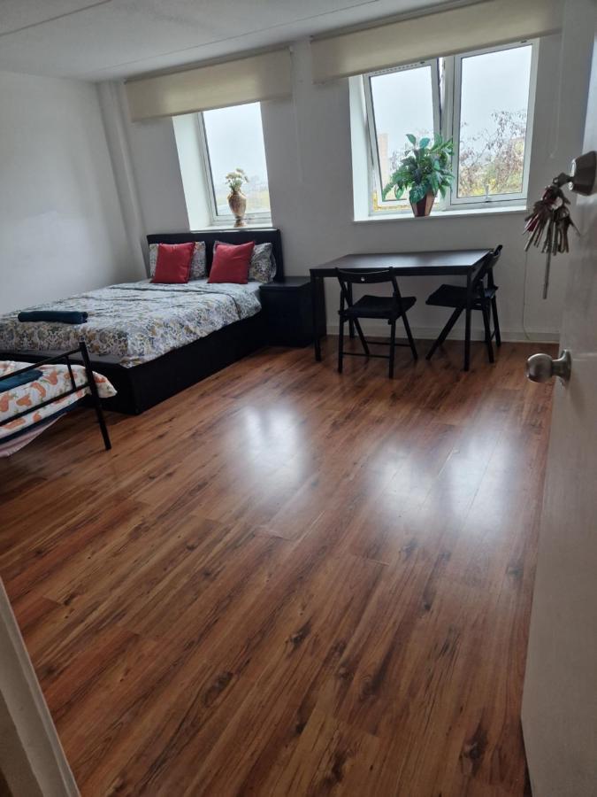 Apartament Twin Bed For Guests Londyn Zewnętrze zdjęcie