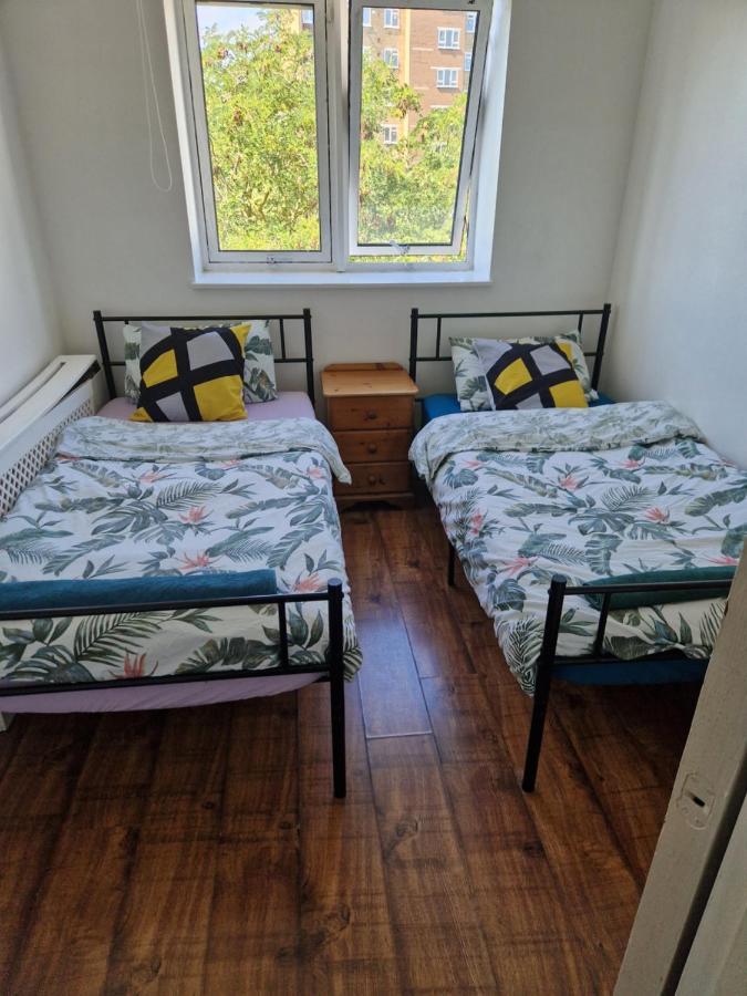 Apartament Twin Bed For Guests Londyn Zewnętrze zdjęcie